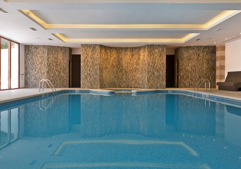 Beispiel: Hotel Innenpool