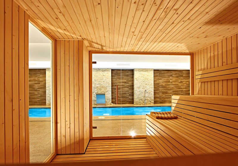 Beispiel: Hotel Innenpool