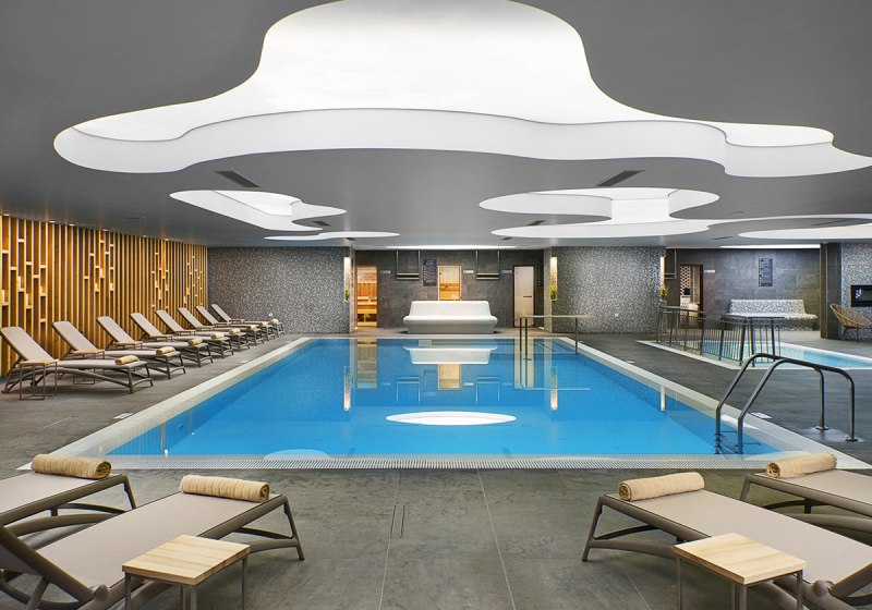 Beispiel: Hotel Innenpool