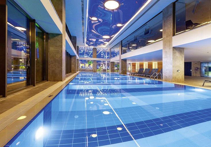 Beispiel: Hotel Innenpool