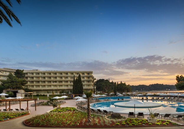 Beispiel: Hotel Außenpool