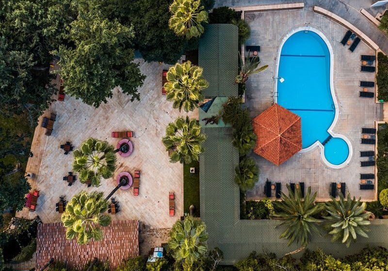 Beispiel: Hotel Außenpool