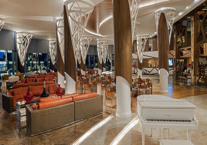 Ausstattung & Service