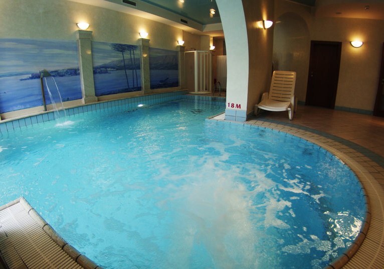 Beispiel: Hotel Innenpool