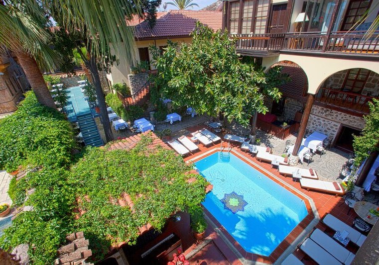 Beispiel: Hotel Außenpool