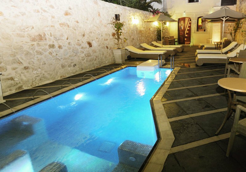 Beispiel: Hotel Außenpool