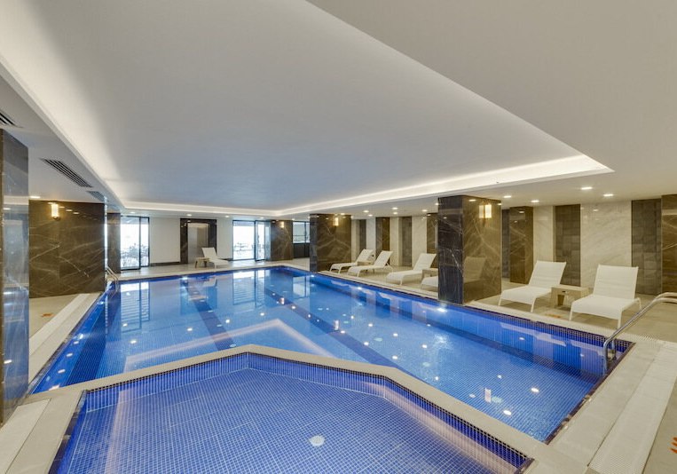 Beispiel: Hotel Innenpool