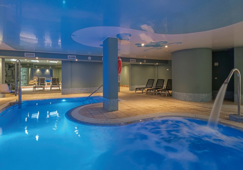 Beispiel: Hotel Innenpool