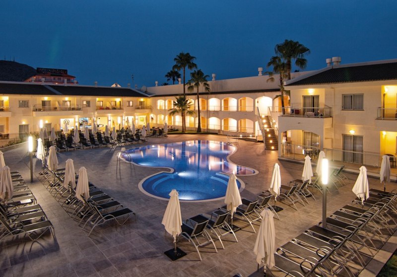 Beispiel: Hotel Außenpool