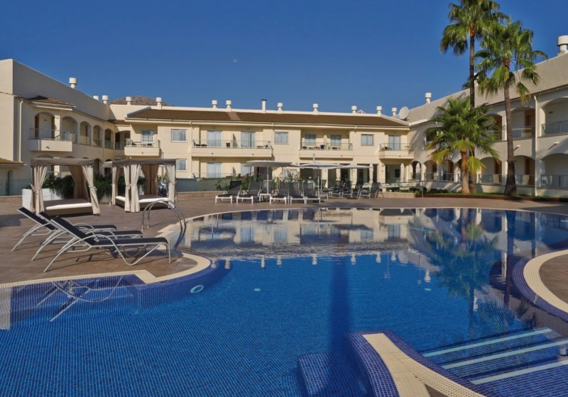 Beispiel: Hotel Außenpool