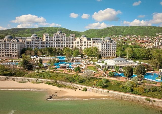 Beispiel: Hotel Innenpool