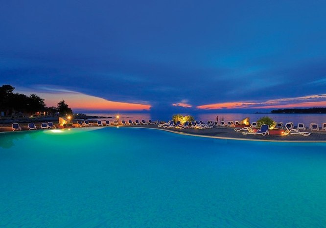 Beispiel: Hotel Außenpool