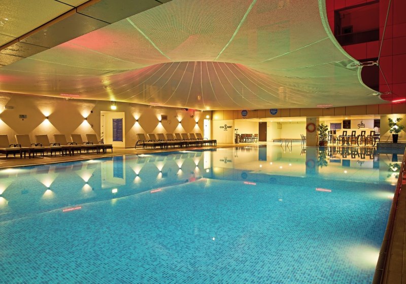 Beispiel: Hotel Innenpool