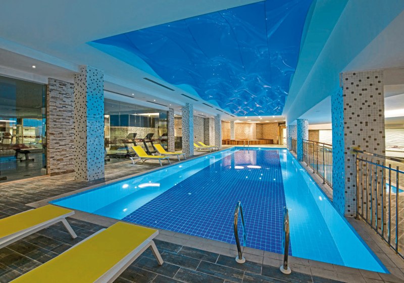 Beispiel: Hotel Innenpool