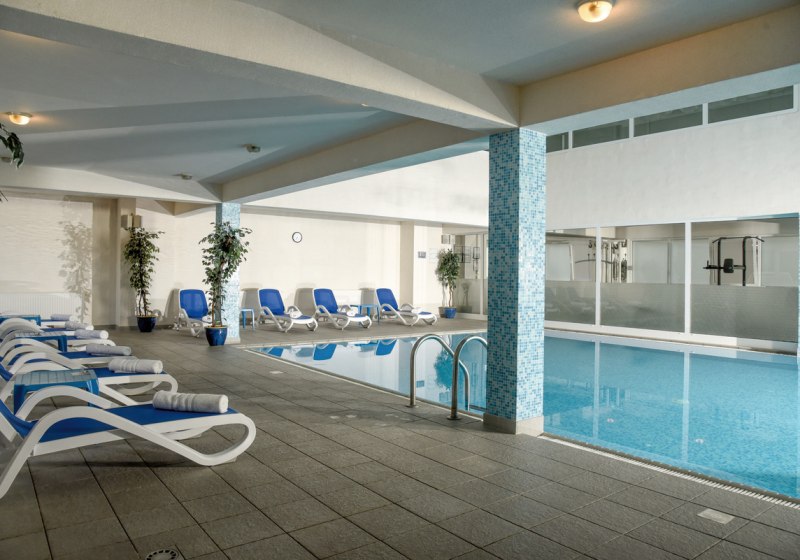 Beispiel: Hotel Innenpool