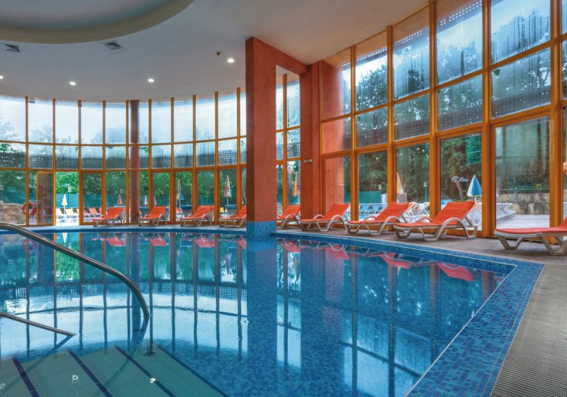 Beispiel: Hotel Innenpool