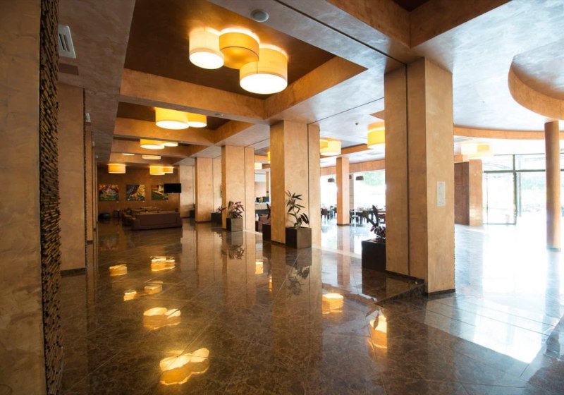 Ausstattung & Service