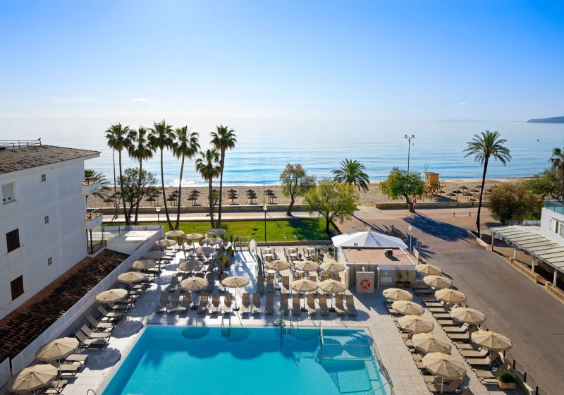 R2 Veronica Beach Hotel