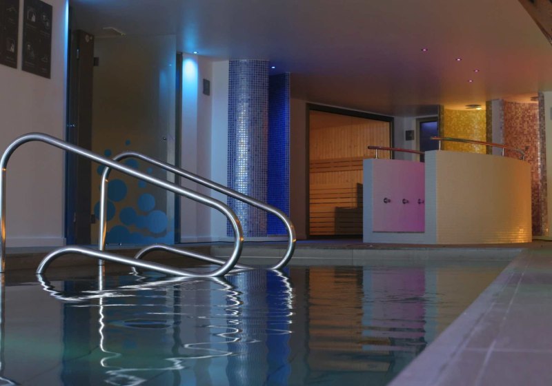 Beispiel: Hotel Innenpool