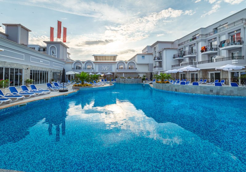 Beispiel: Hotel Außenpool