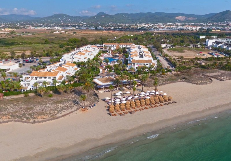 FERGUS Style Bahamas