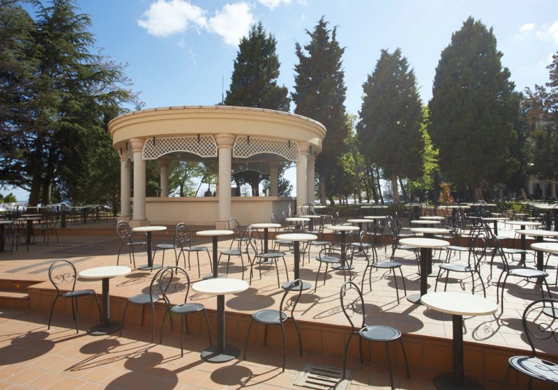 Ausstattung & Service