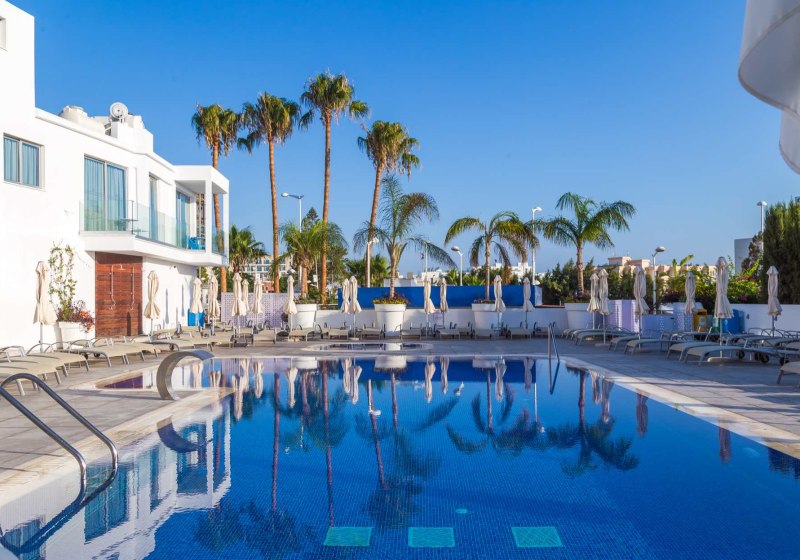 Beispiel: Hotel Innenpool
