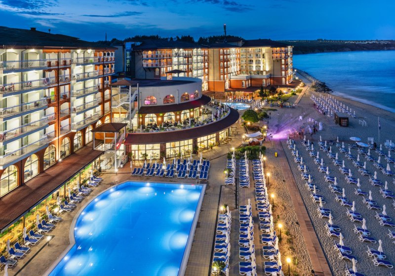 Sol Luna Bay & Mare Resort