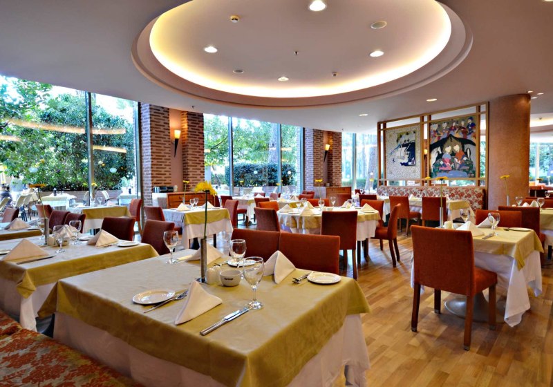 Ausstattung & Service