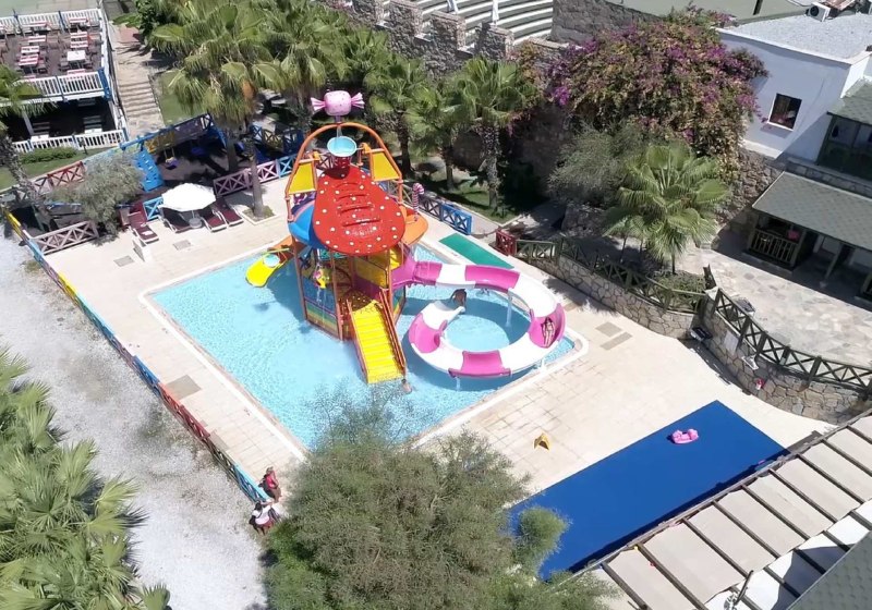 Crystal Green Bay Resort & Spa