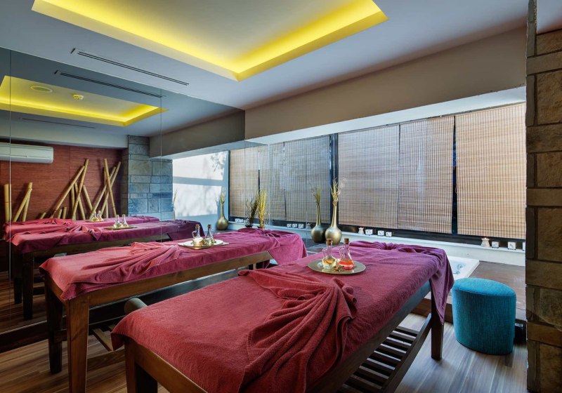 Crystal Green Bay Resort & Spa