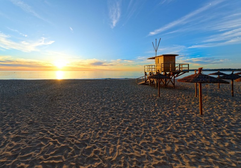 R2 Veronica Beach Hotel