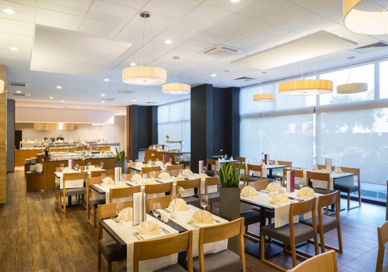 Ausstattung & Service